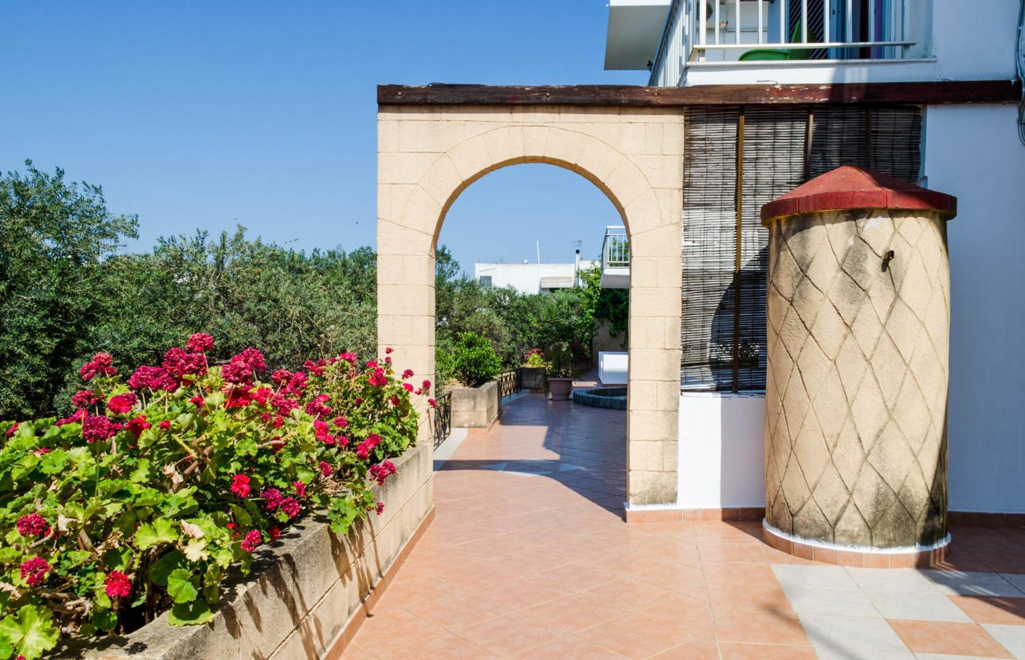 Yialos Studios Skala  Luaran gambar
