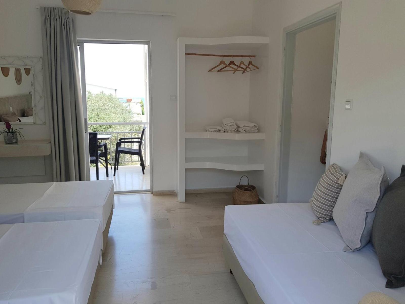 Yialos Studios Skala  Luaran gambar