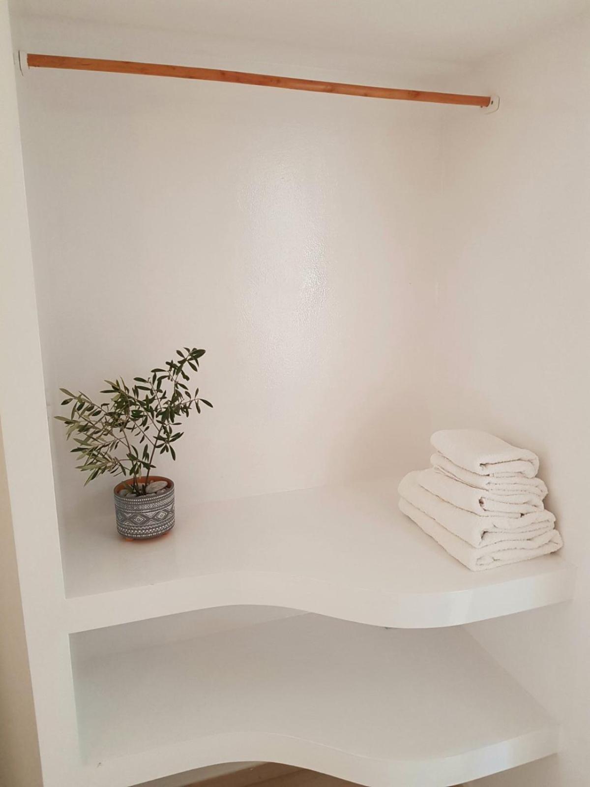 Yialos Studios Skala  Luaran gambar