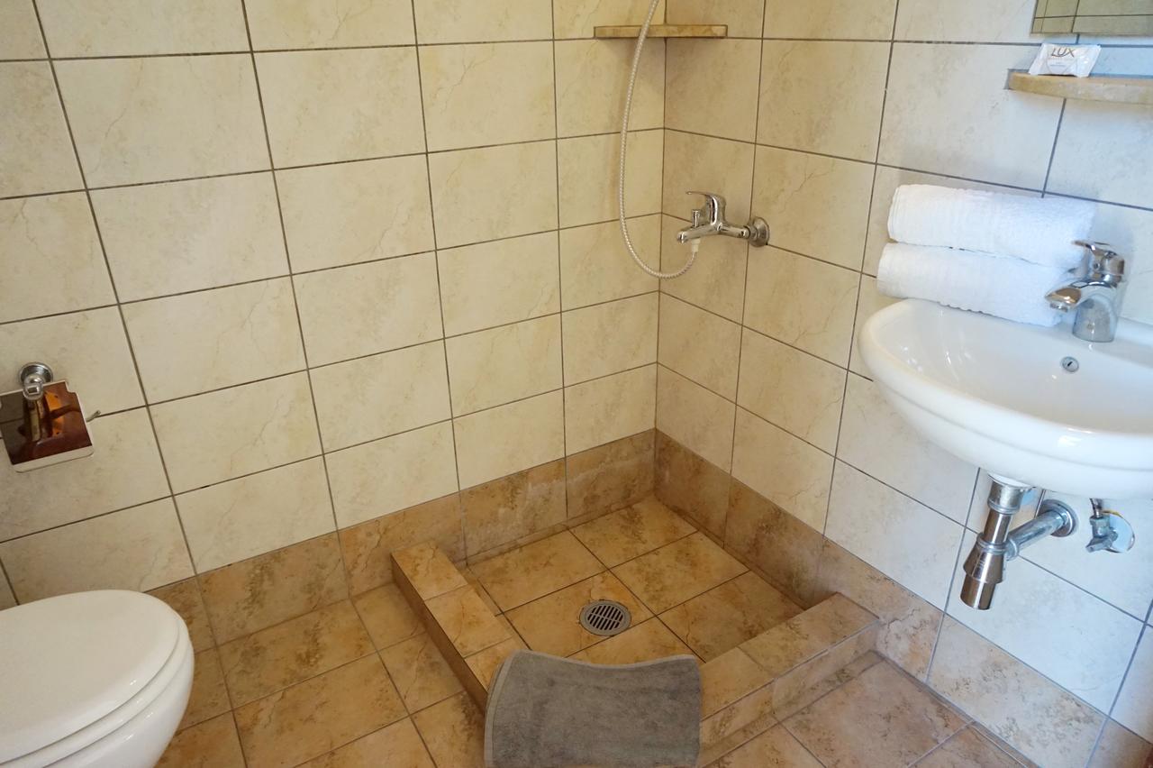 Yialos Studios Skala  Luaran gambar